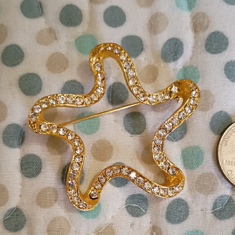 Elegant Gold Starfish Brooch with Crystals